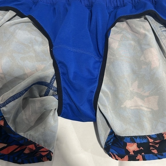 Lululemon Tracker Short IV (4-way Stretch) SZ 8 - Picture 9 of 9